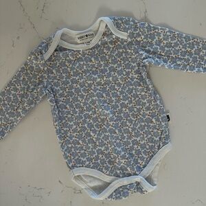 Rabbit + Bear Organic Light Blue Floral Onesie, 6–9M, NWOT